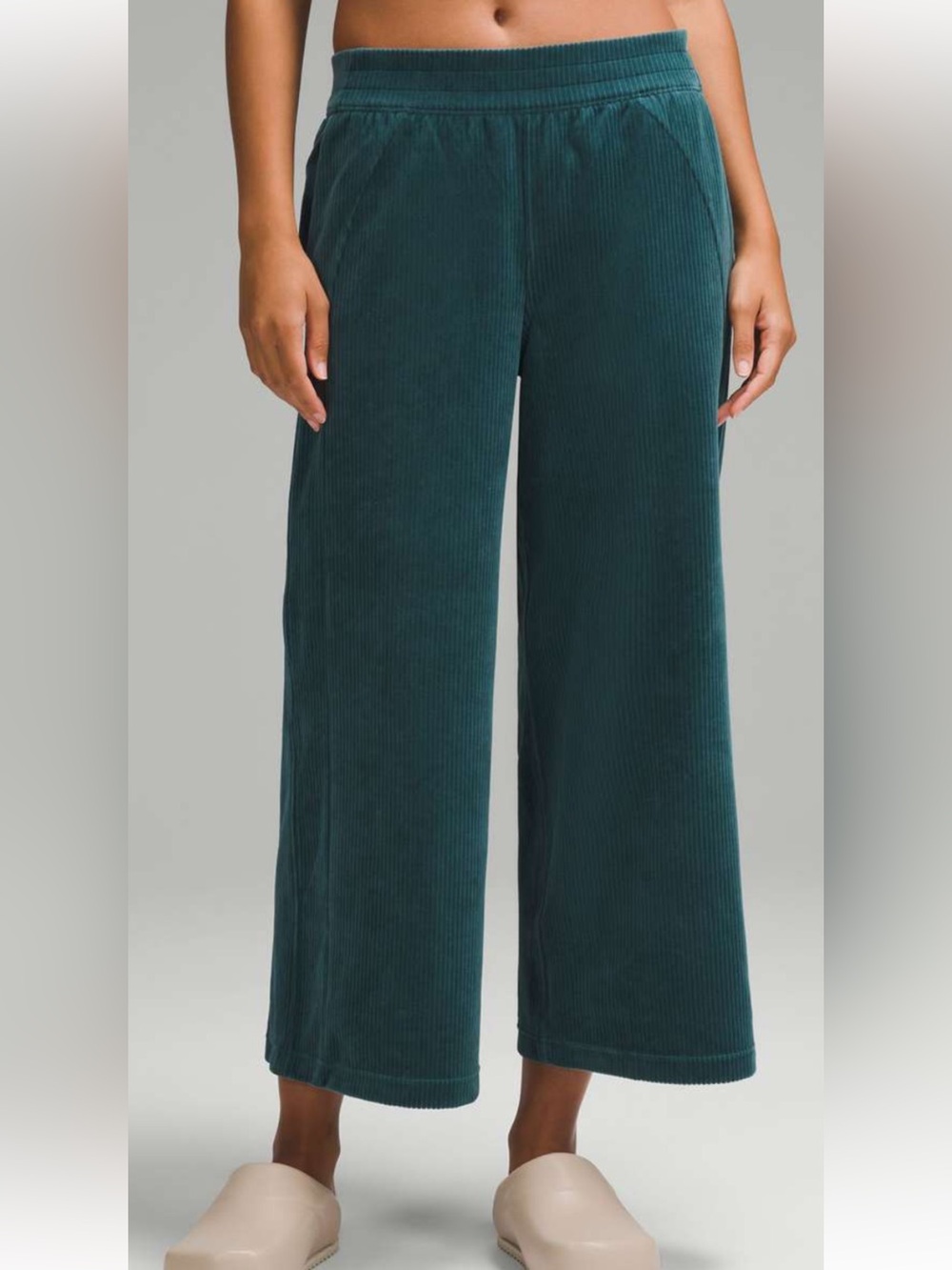 Lululemon Women’s Scuba Mid-Rise Wide Leg Crop Pant Teal Velvet Cord   Size 0